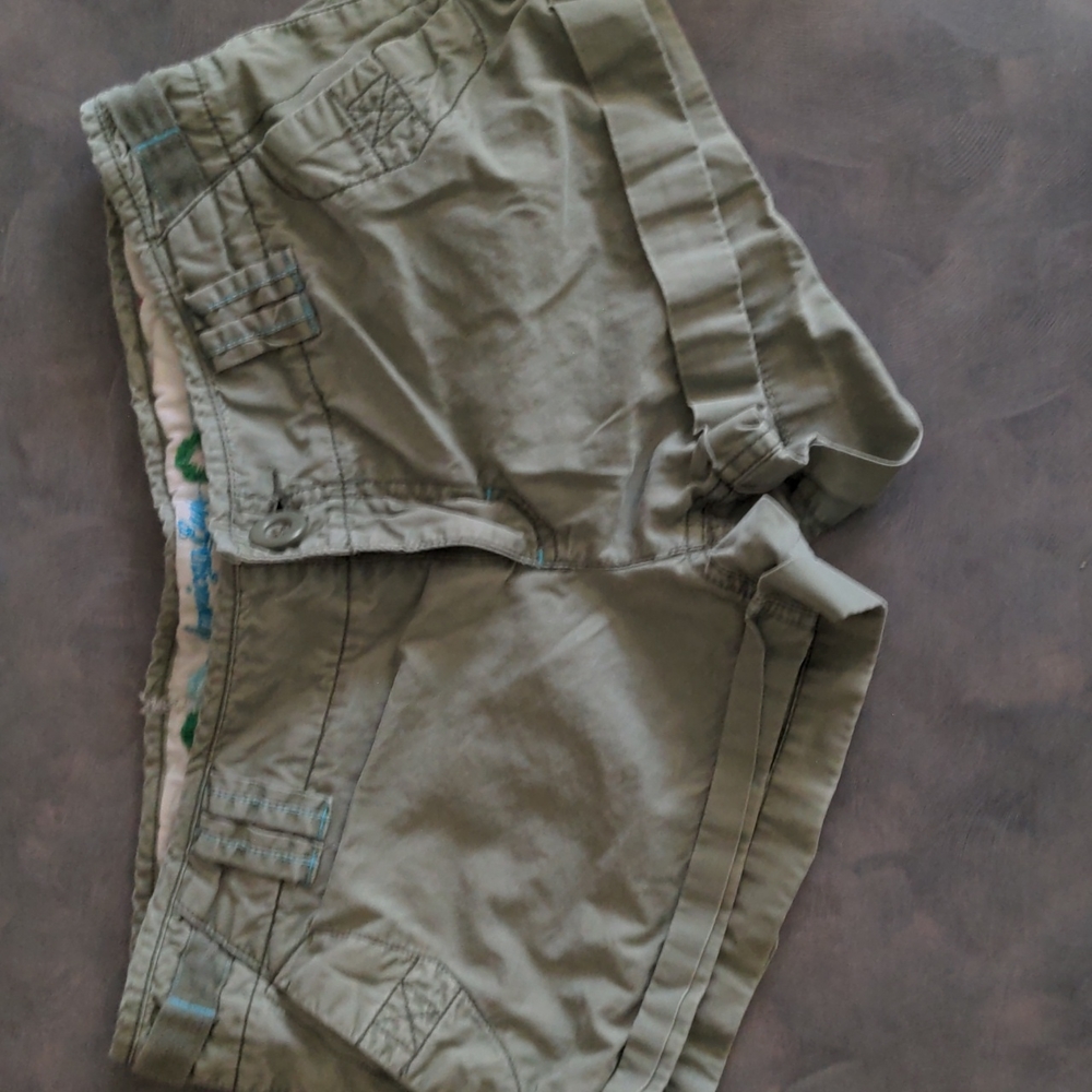 American eagle olive green shorts